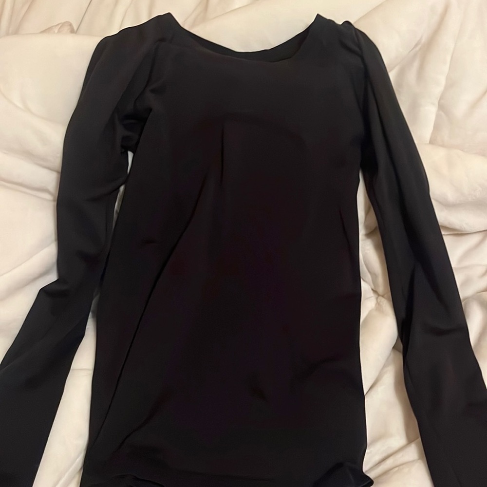black longsleeve lululemon swiftly tech